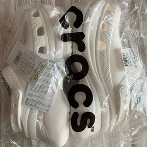 Crocs classic bar clog, White size W 6 platform clog shoe.